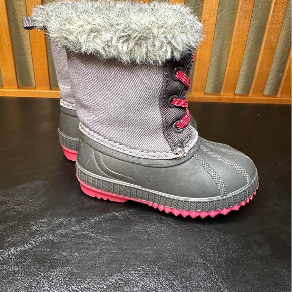 Old Navy Little Girls Gray/Pink Snow Boots - Picture 4 of 7